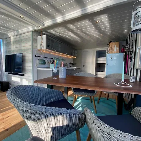 Schwimmendes Ferienhaus Sundowner Tatil Evi *