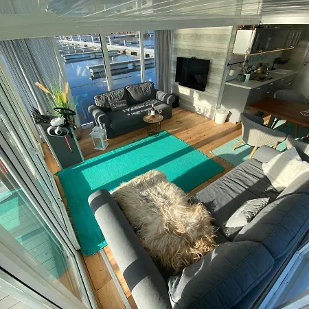 Schwimmendes Ferienhaus Sundowner