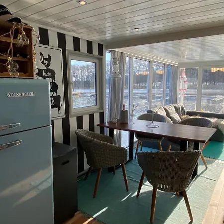 Schwimmendes Ferienhaus Sundowner